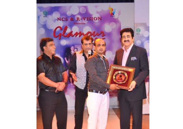 Sandeep Marwah Honored at Glamour 2015