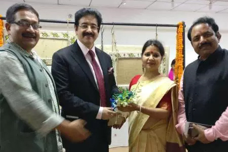 Sandeep Marwah Inaugurated Art and Culture Exhibition at New Delhi